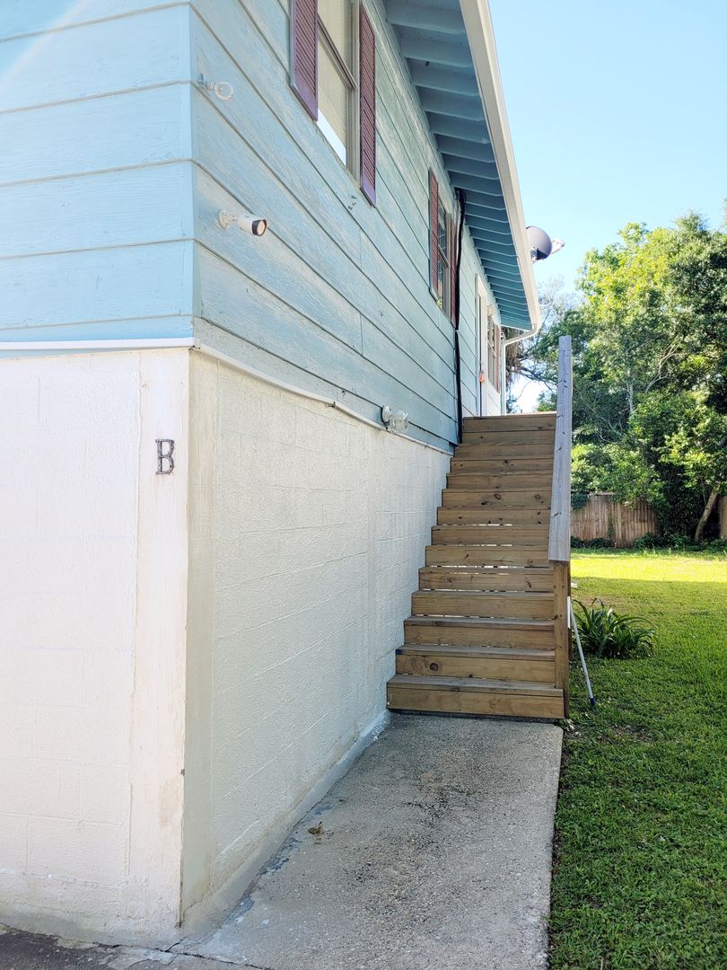 Pensacola House: 3903 West Gadsden St