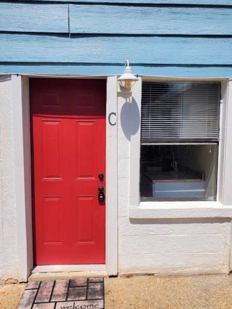 Pensacola House: 3903  West Gadsden St