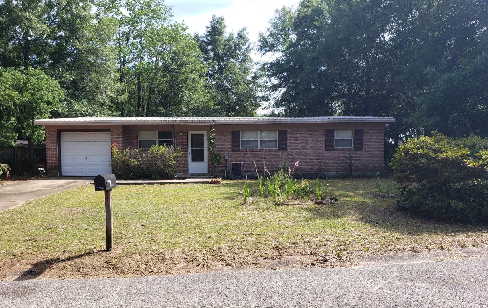 Milton House: 6557 Julia Dr