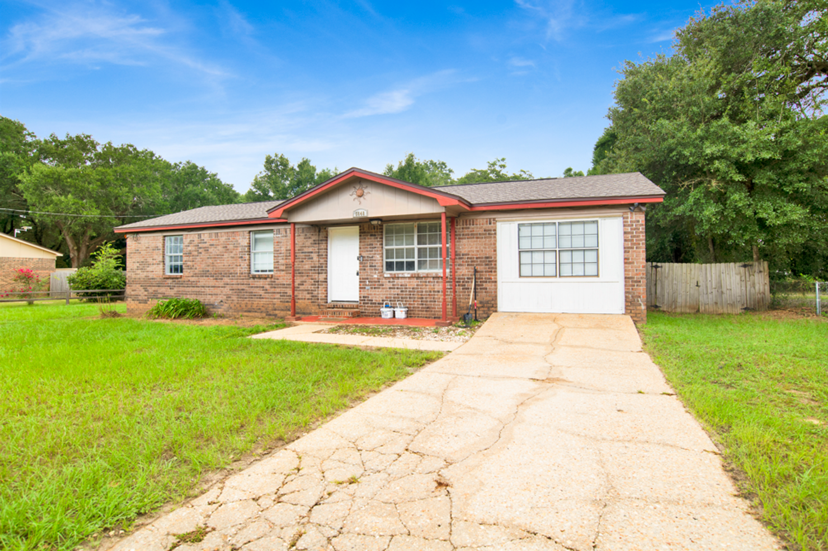 4 Bed Home with Large Yard