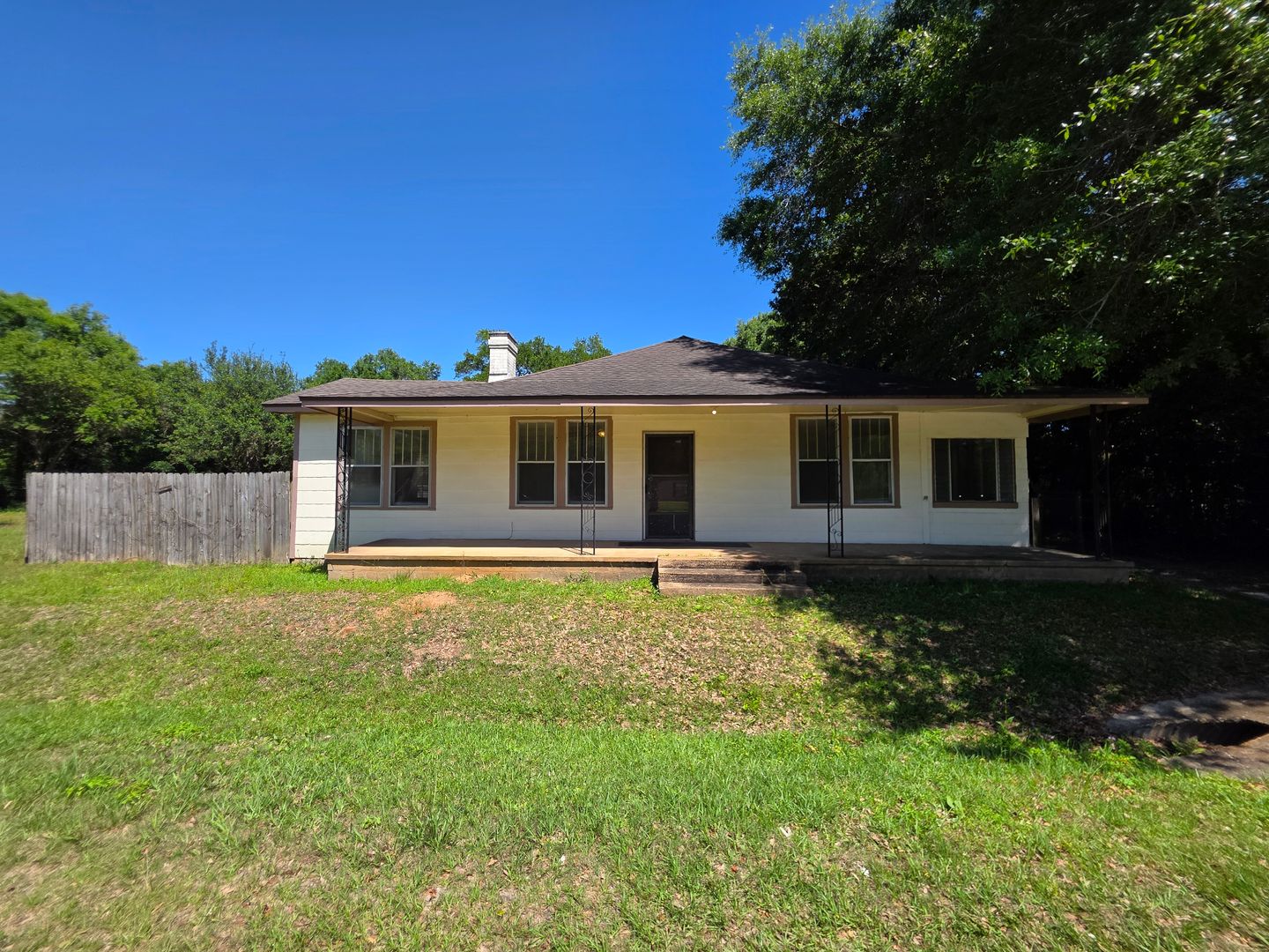 Pensacola House: 5404 N Blue Angel Parkway