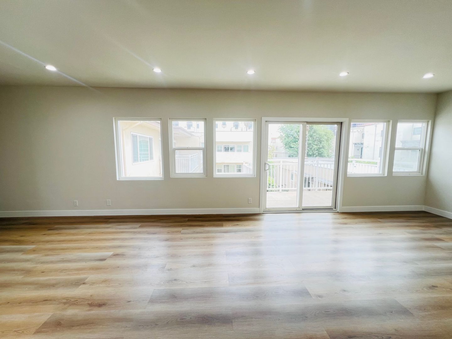 Los Angeles Apartment: 11635-11645 Mayfield Avenue