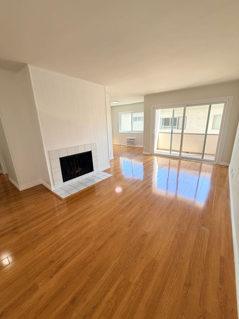 LOS ANGELES Apartment: 1835 CAMDEN AVENUE