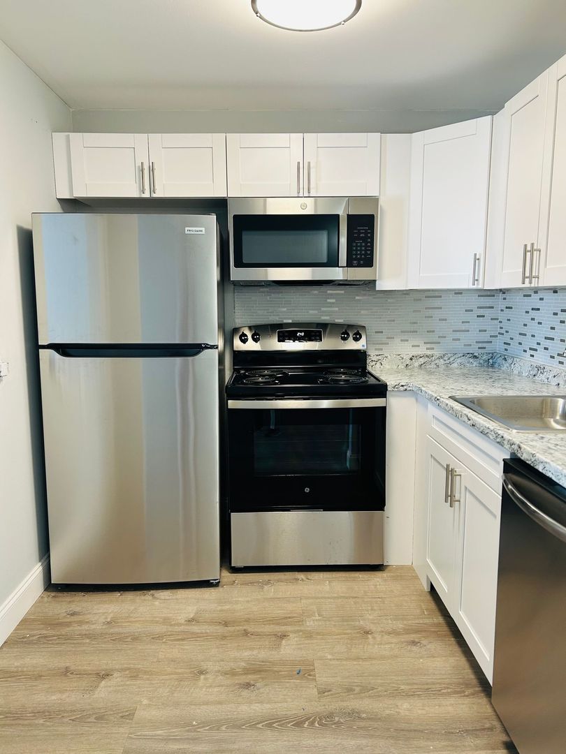 West Palm Beach Apartment: 537 South Sequoia Dr