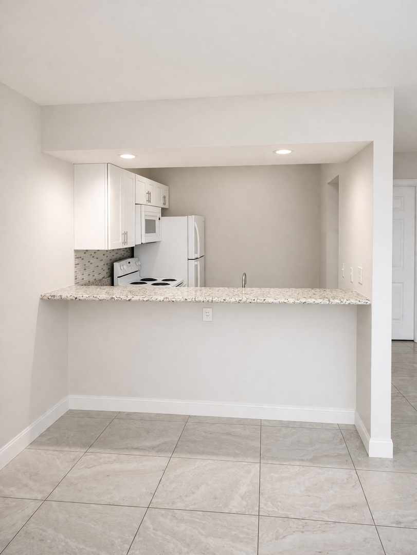 Palm Springs Apartment: 965 Manor Dr