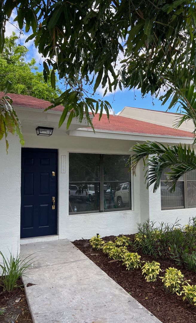 Greenacres Apartment: 3750-3785 Mil Race Court