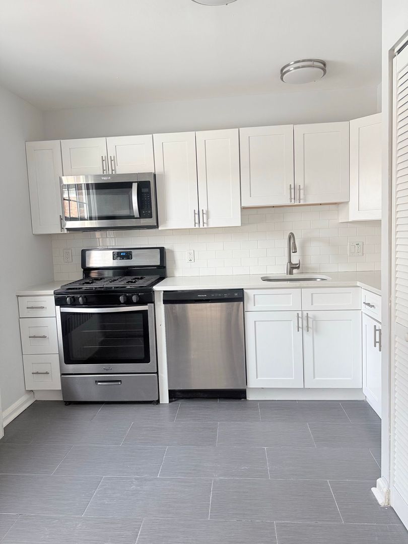 Summit Apartment: 26 Locust Drive