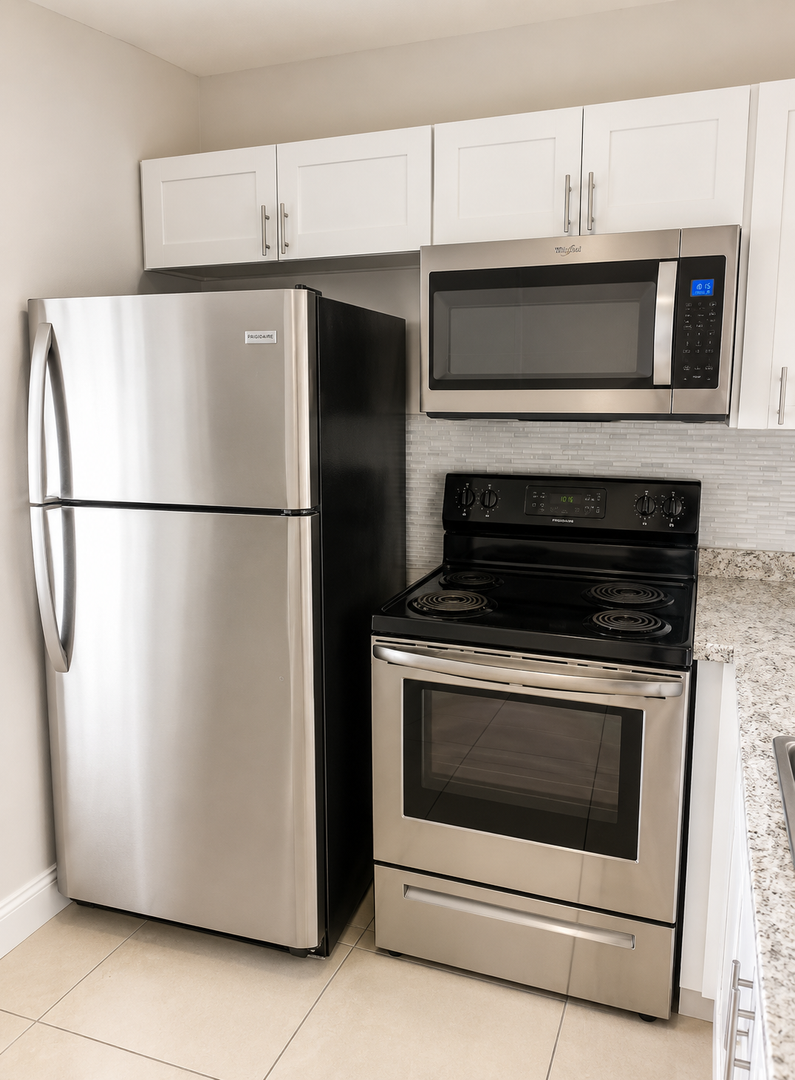 Palm Springs Apartment: 965 Manor Dr
