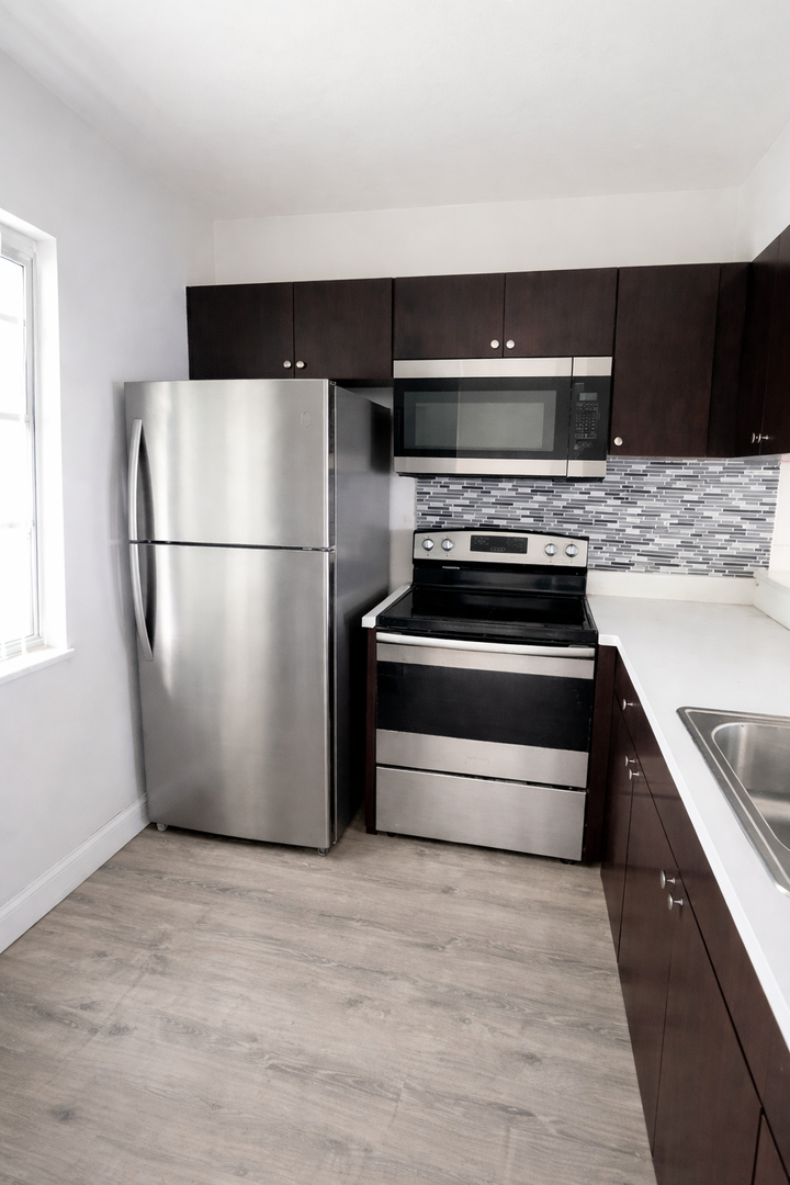 Palm Springs Apartment: 965 Manor Dr