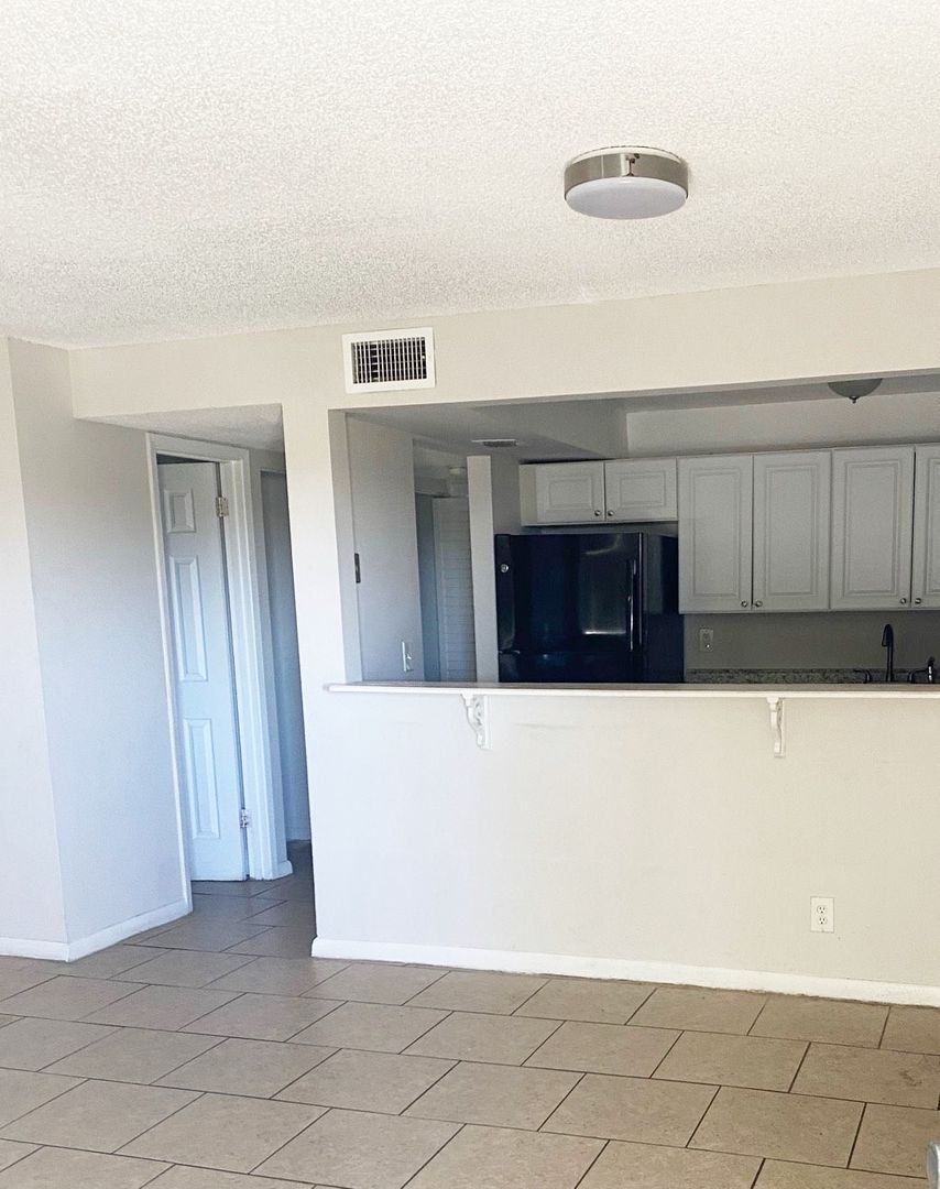 West Palm Beach Apartment: 537 South Sequoia Dr