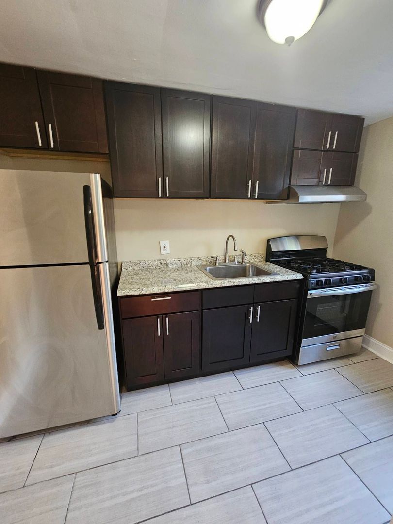Plainfield Apartment: 802 East Front St