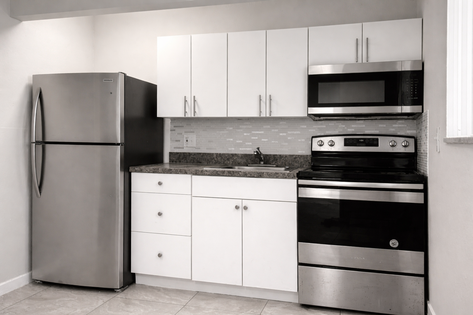 Palm Springs Apartment: 965 Manor Dr