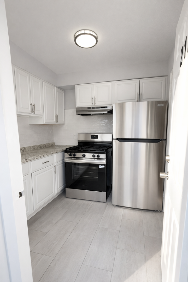 Plainfield Apartment: 733 East Front St