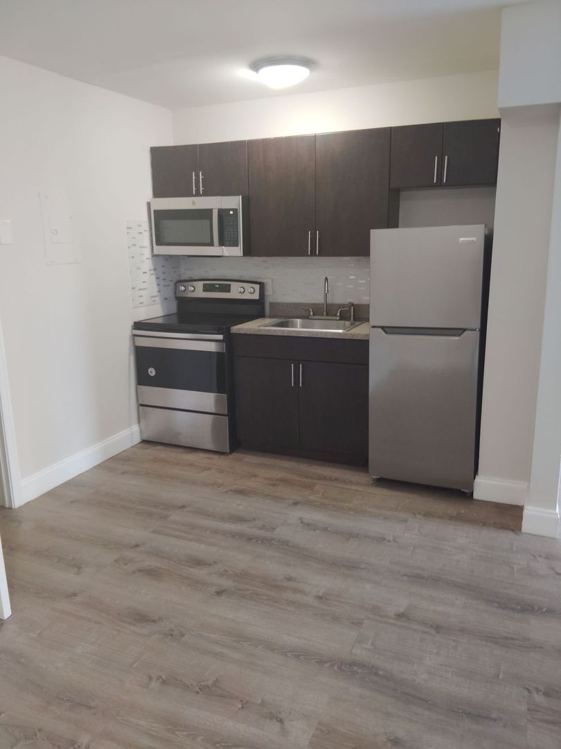 Palm Springs Apartment: 965 Manor Dr