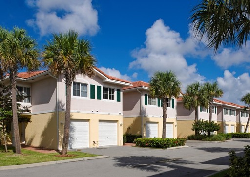 3/2.5 Townhome with Lake View in Gated Community – photo 1