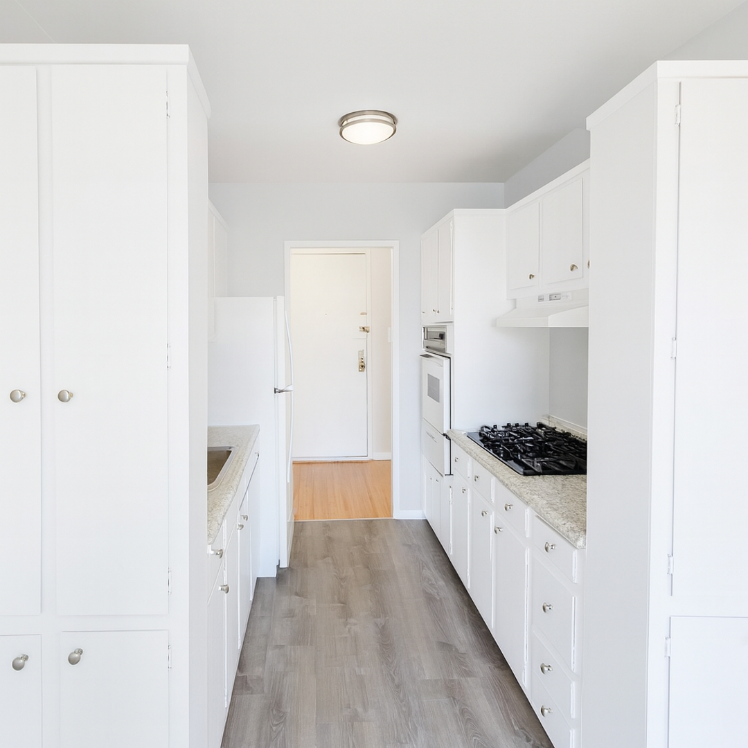 Orange Apartment: 82 High St