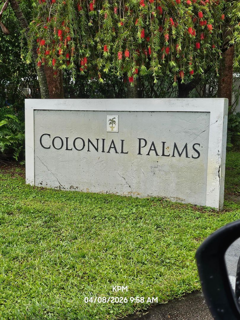 Palm Springs Apartment: Colonial Palms Way