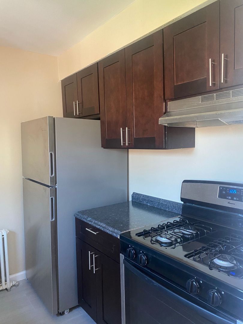 Plainfield Apartment: 733 East Front St