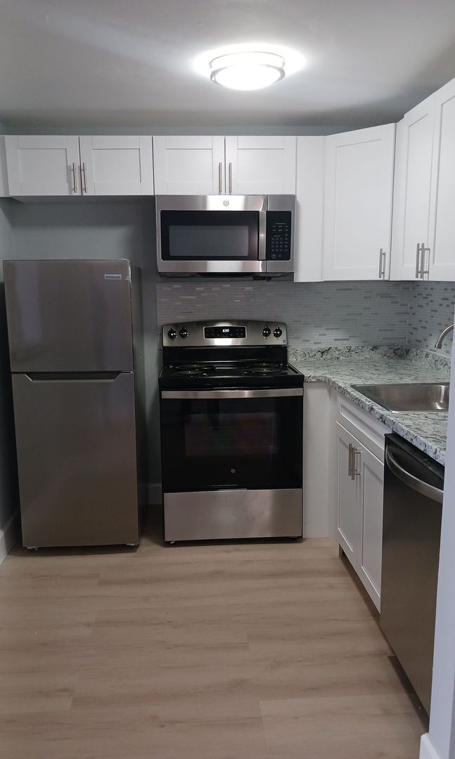 West Palm Beach Apartment: 537 South Sequoia Dr