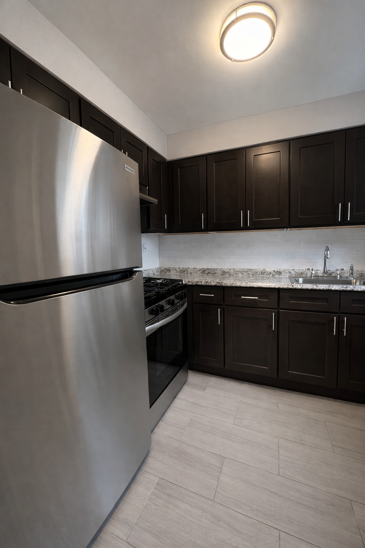 Plainfield Apartment: 733 East Front St