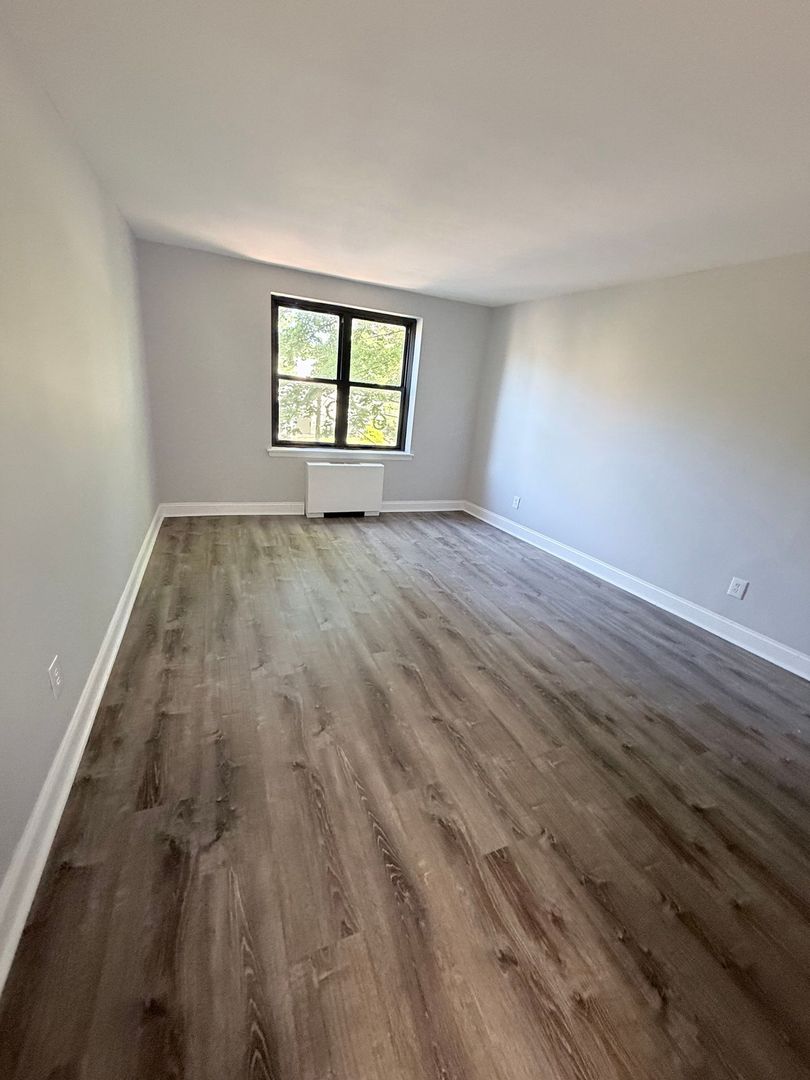 Orange Apartment: 82 High St