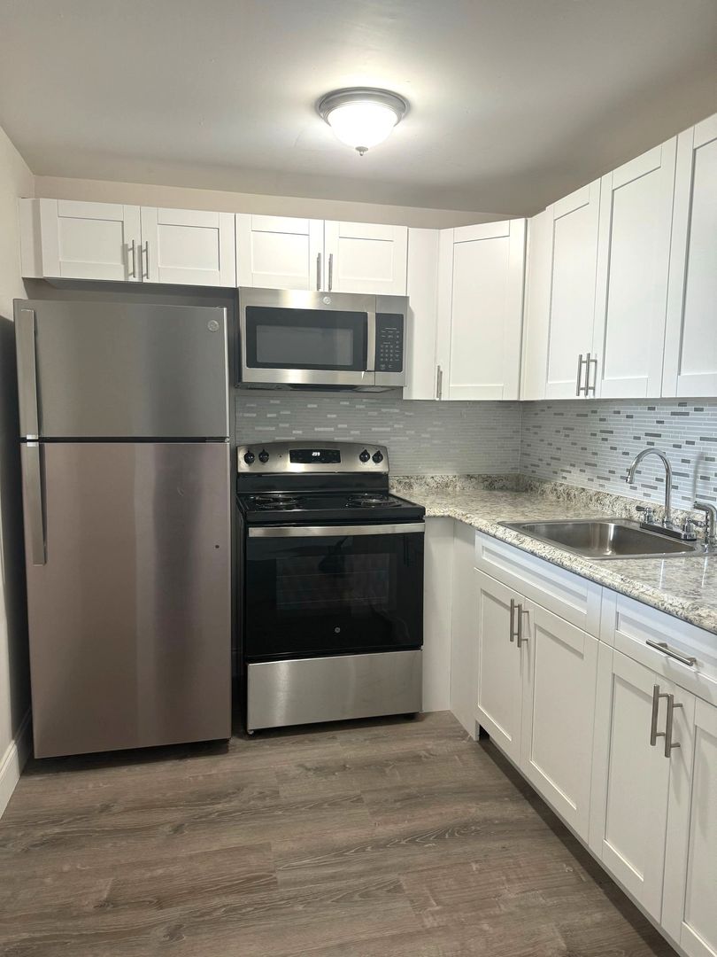 West Palm Beach Apartment: 537 South Sequoia Dr