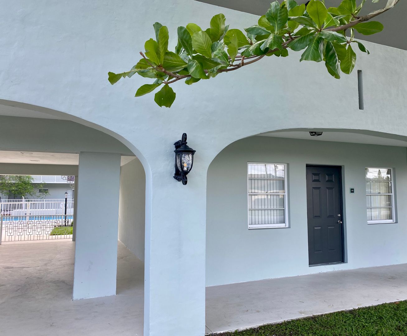 Palm Springs Apartment: 965 Manor Dr