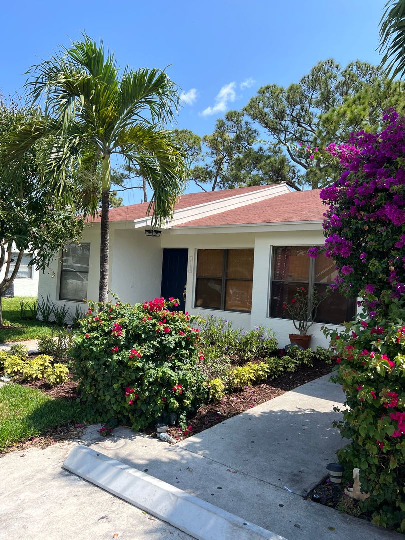 Greenacres Apartment: 3750-3785 Mil Race Court
