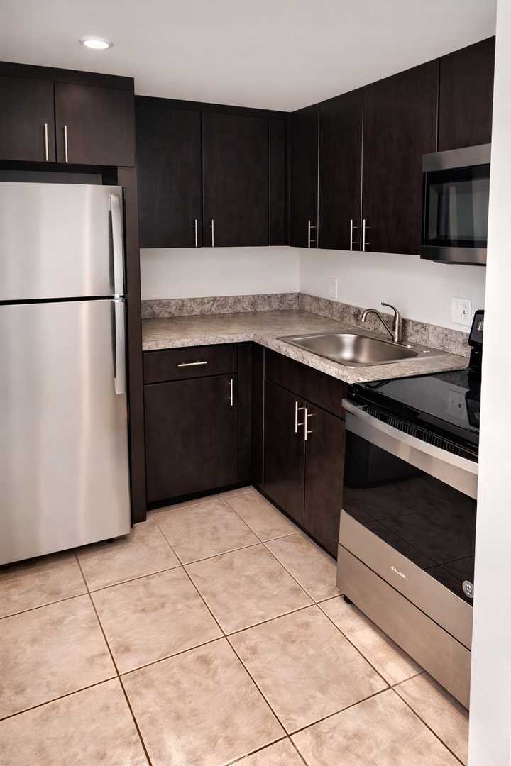 Palm Springs Apartment: 965 Manor Dr