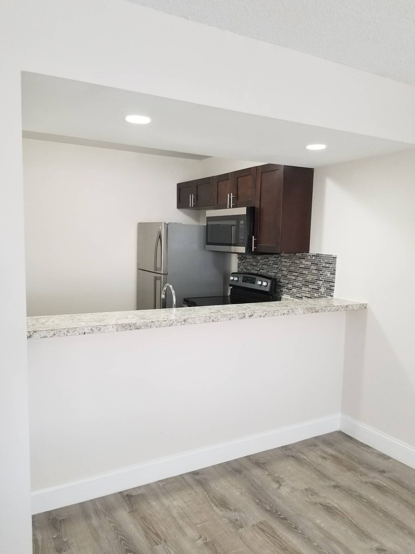 Palm Springs Apartment: 965 Manor Dr