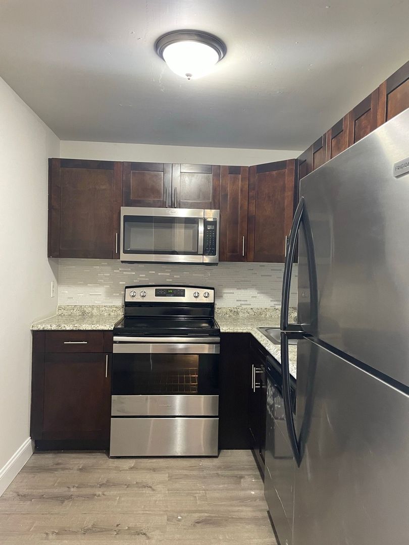 West Palm Beach Apartment: 537 South Sequoia Dr