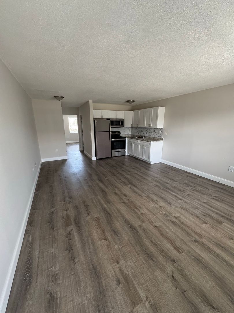 West Palm Beach Apartment: 537 South Sequoia Dr