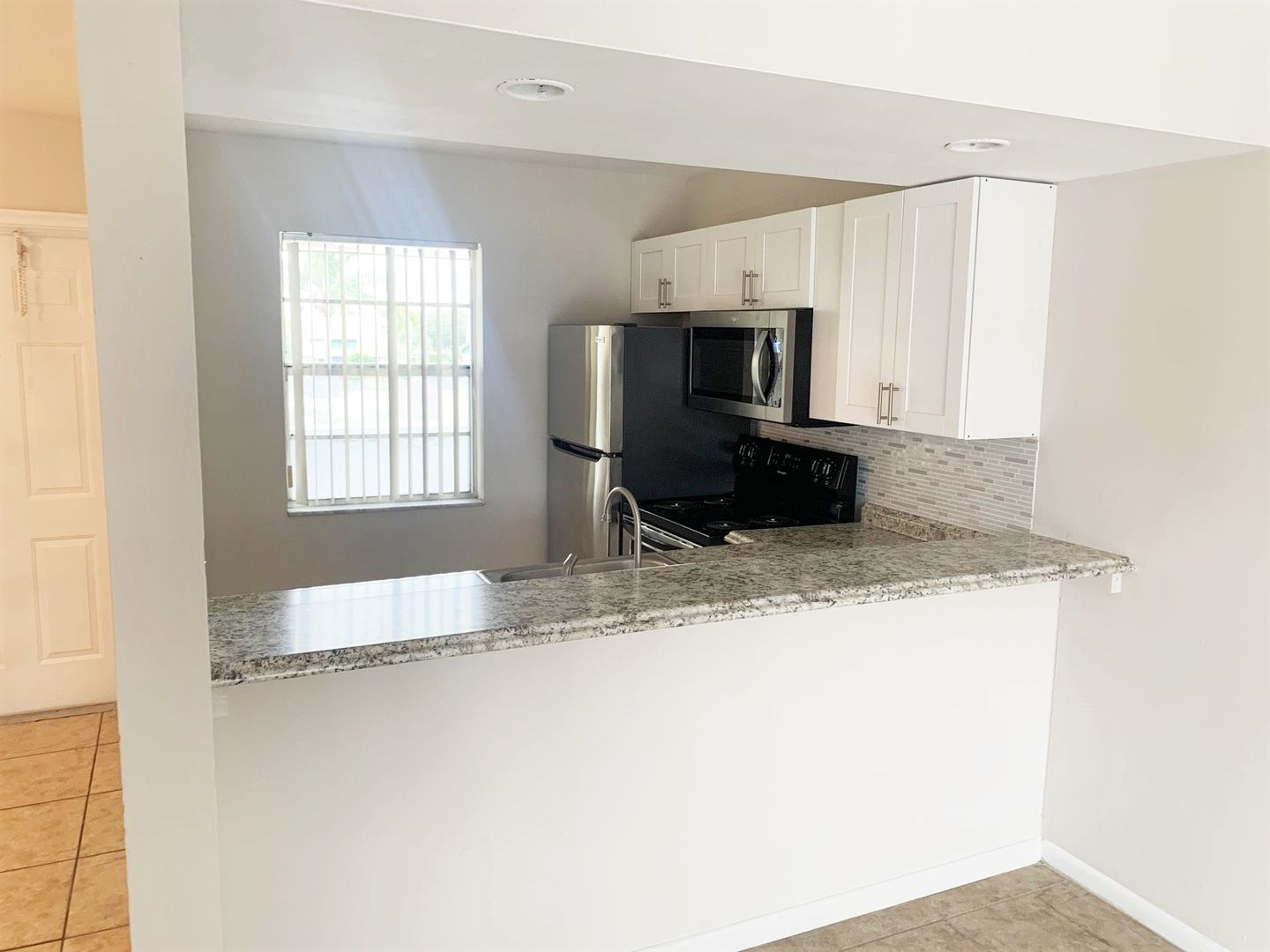 Palm Springs Apartment: 965 Manor Dr