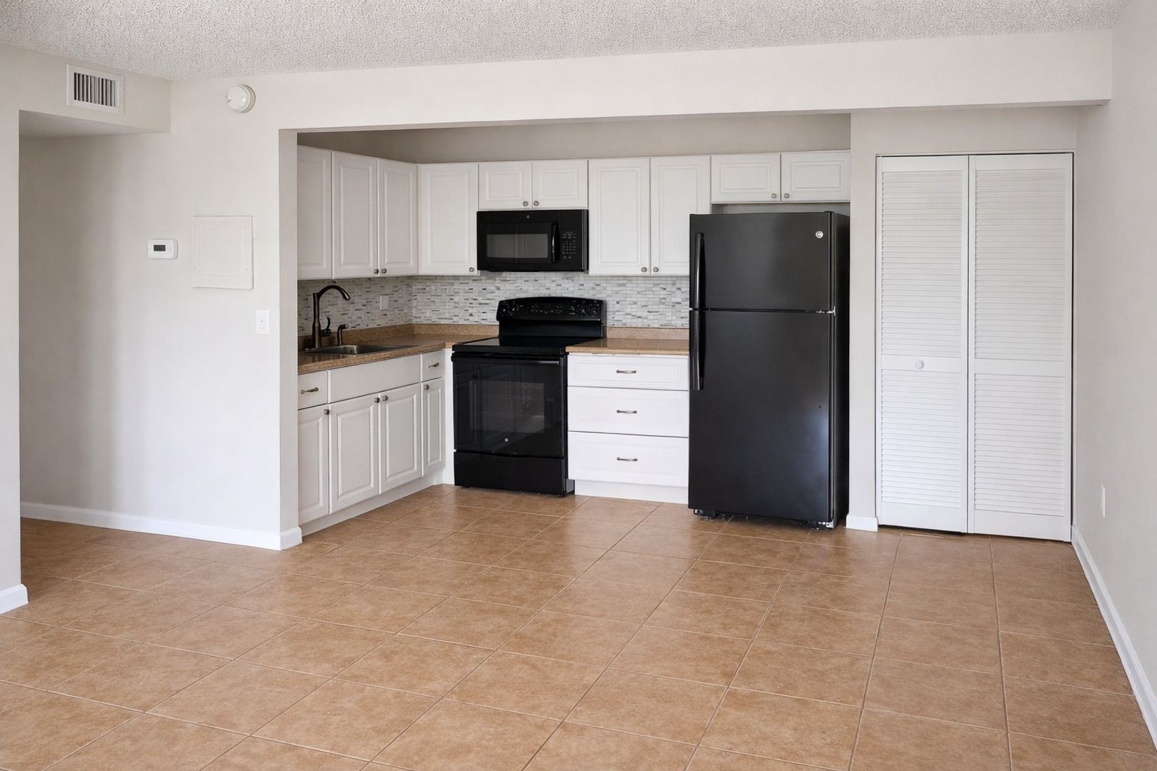 West Palm Beach Apartment: 537 South Sequoia Dr