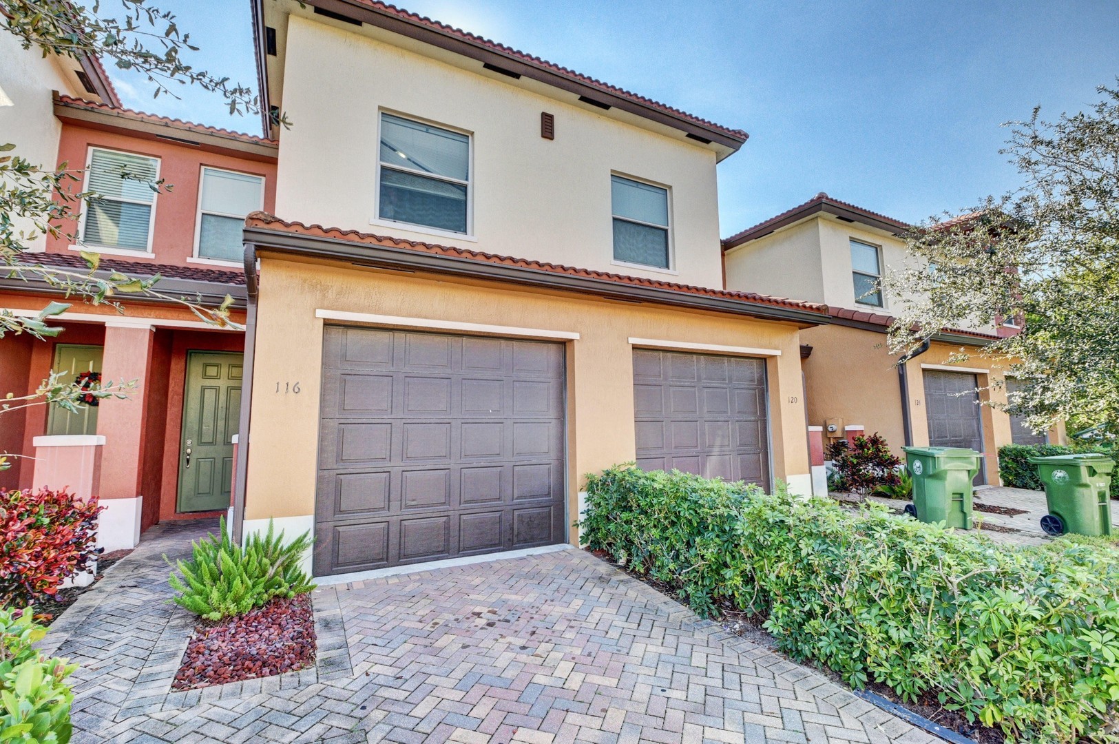 Palm Springs Apartment: 100 Williams Court,