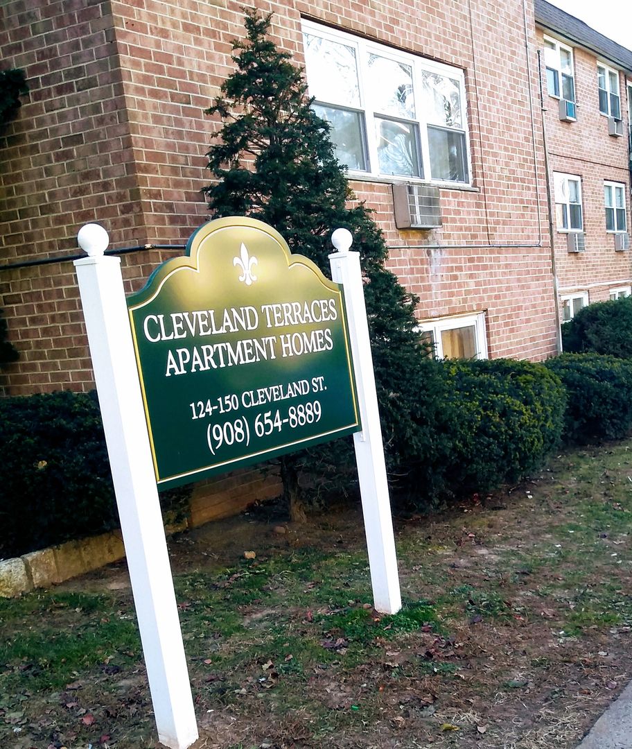 Orange Apartment: 150 Cleveland St