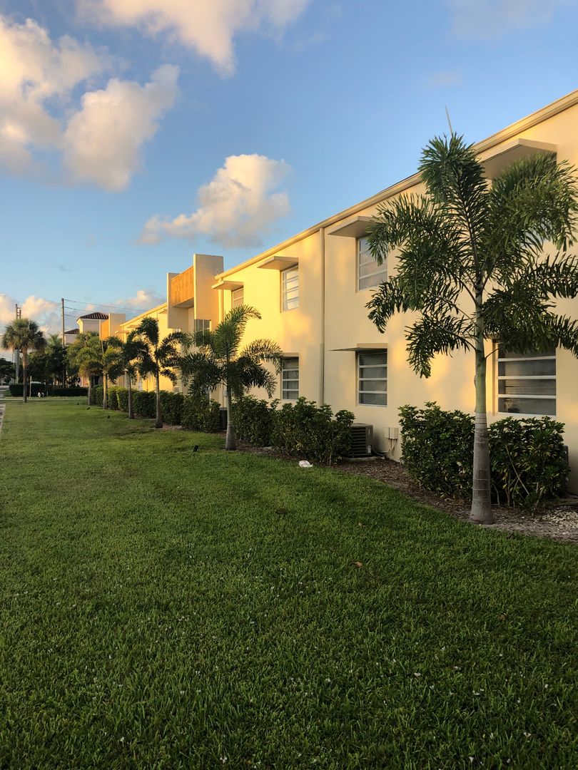 Boca Raton Apartment: 4850 NE 5th Ave