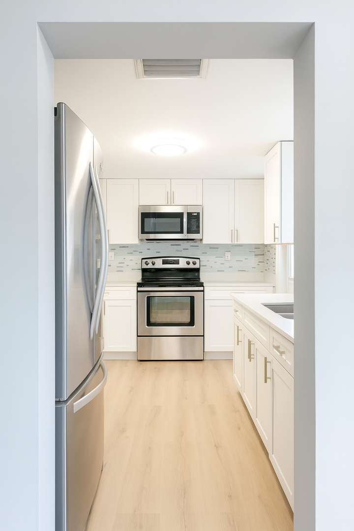 Pompano Beach Apartment: 811-831 SE 22nd Ave