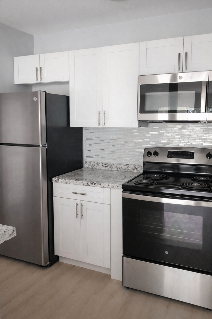 Palm Springs Apartment: 965 Manor Dr