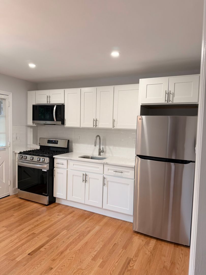 Matawan Apartment: 171 Matawan Ave