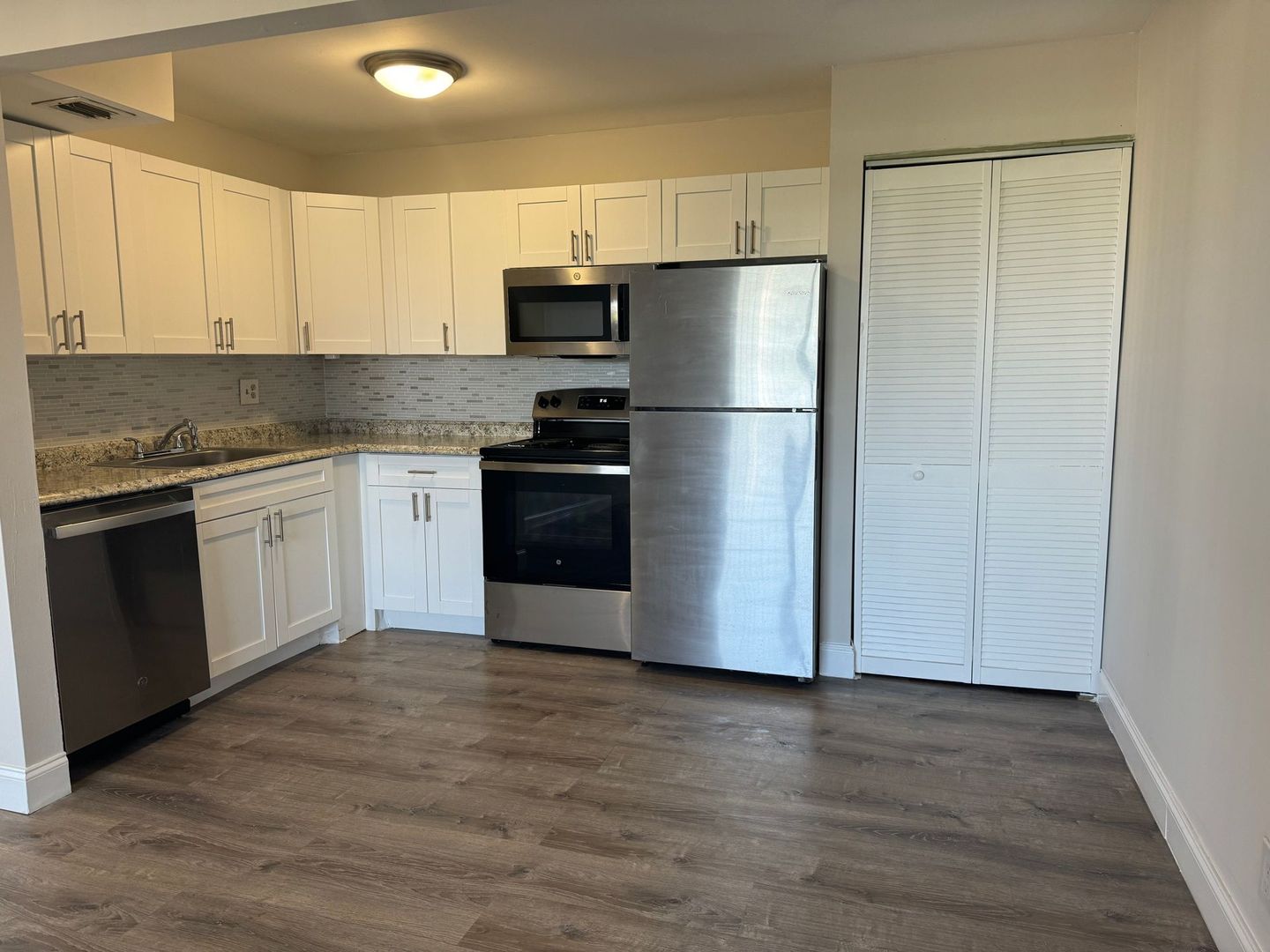 West Palm Beach Apartment: 537 South Sequoia Dr