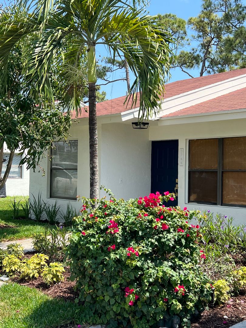 Greenacres Apartment: 3750-3785 Mil Race Court