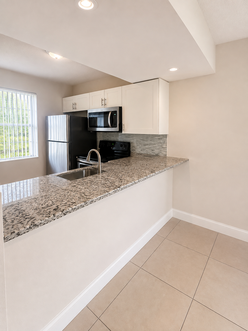 Palm Springs Apartment: 965 Manor Dr