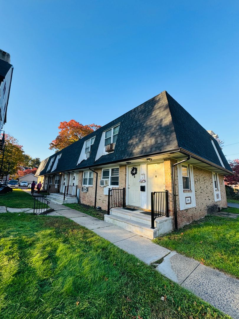 Rahway Apartment: 190-200 W Milton Avenue