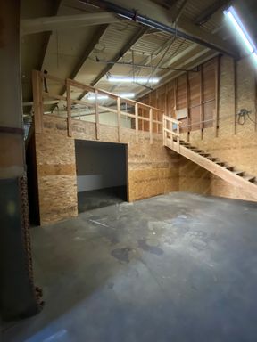Large Roll-up Door & Great Location!