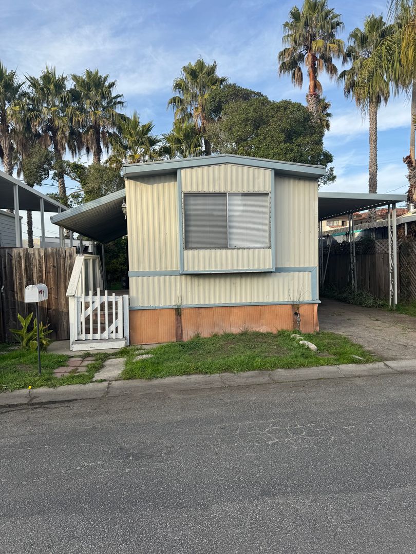 Santa Cruz Apartment: 692 38th Avenue