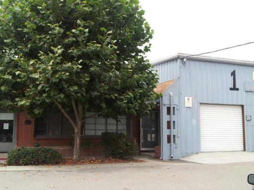 Available Now! Commercial - Great Location!