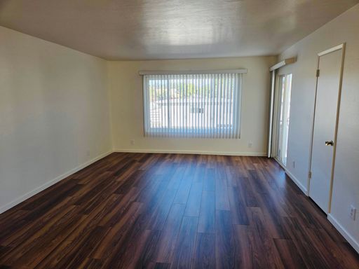 Available Now!- Cute 2 bedroom - 1.5 bath! – photo 1