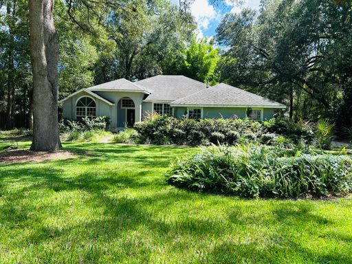 Spacious 3-Bedroom Home with Office, Fenced Yard & Screened Lanai – photo 1