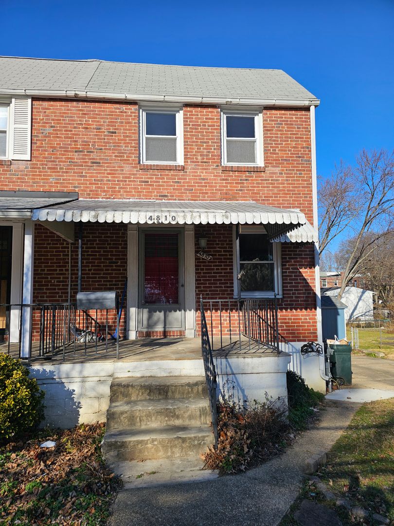 Baltimore House: 4810 Kenwood Avenue